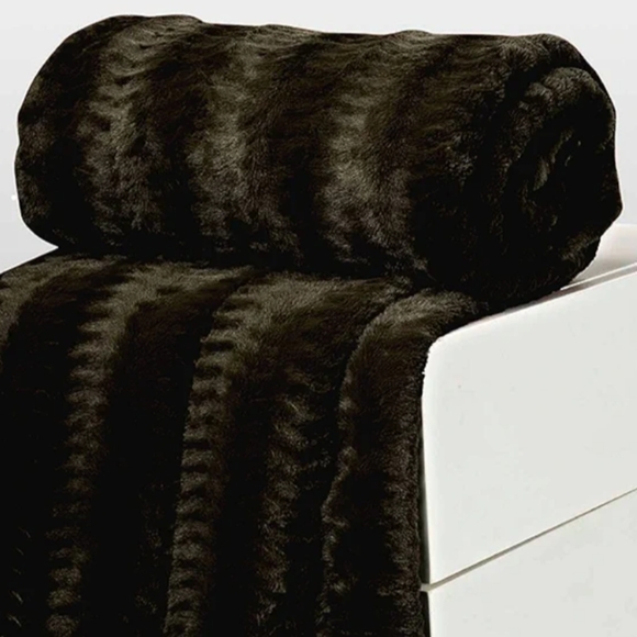 Soft Textured Chocolate Brown Queen / Full Size Bed Faux Fur Blanket Bedspread - Picture 5 of 9